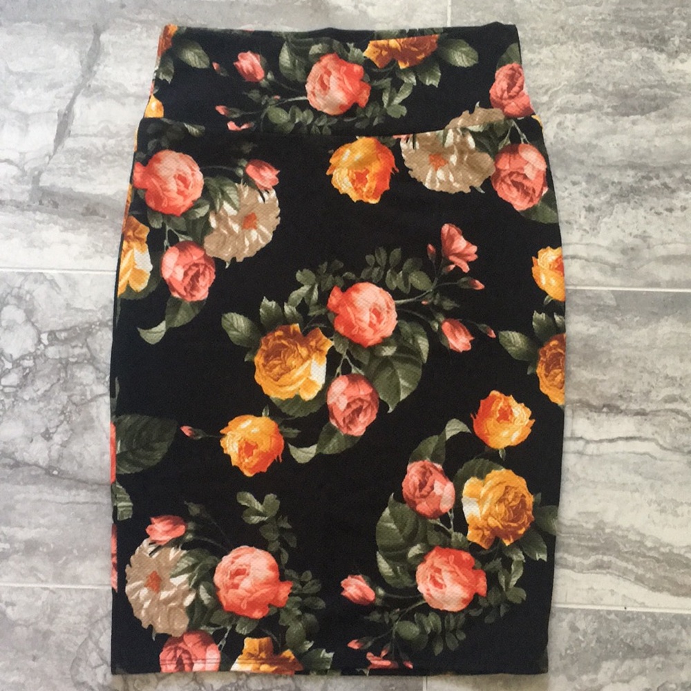 LuLaroe Floral Cassie M (no stretch)